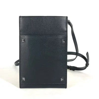 Pre-owned Valentino Garavani Leather Pochette Shoulder Bag () In Black