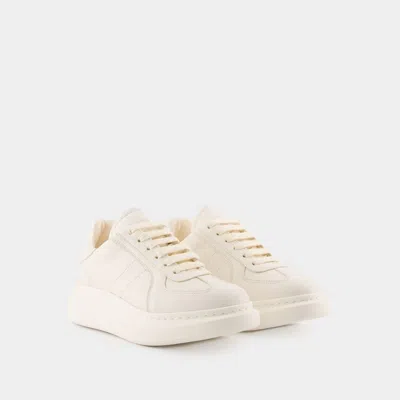 Alexander Mcqueen Oversized Sneakers In Neutral