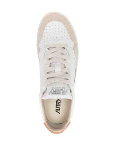 Autry Sneaker Medalist Low White Heel Camel In Neutral