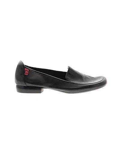 Pre-owned Ak Anne Klein Flats In Black