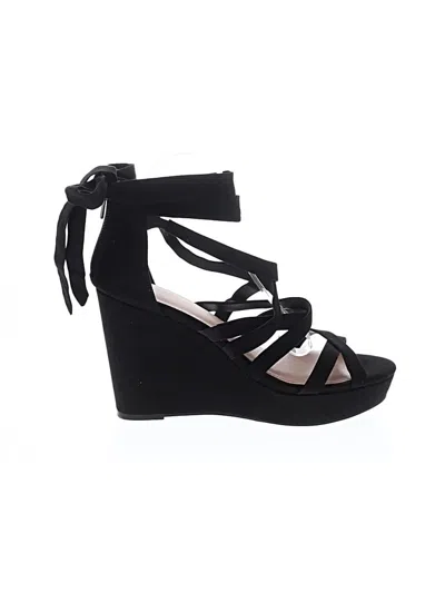 Pre-owned Torrid Wedges In Black