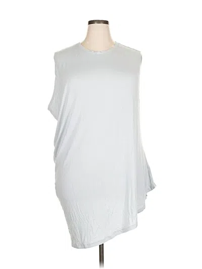 Pre-owned Athleta Sleeveless T-shirt In Silver