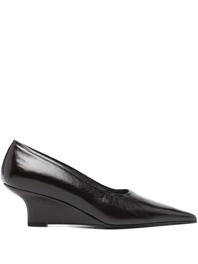 Totême Sharp Naplack Wedge Pumps Bark In Multi