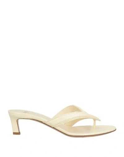 Fendi Woman Thong Sandal Ivory Size 9 Leather In Neutral