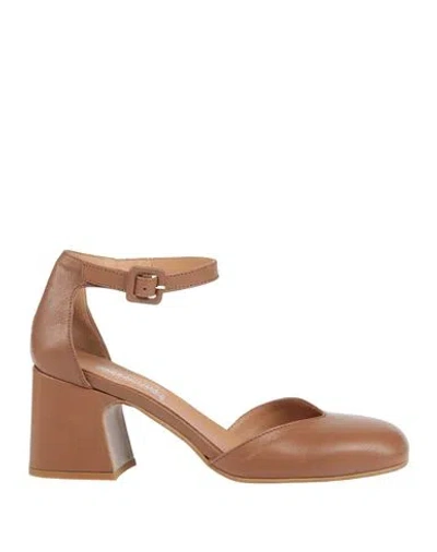 Barracuda's Collection Woman Pumps Brown Size 8 Leather In Brown