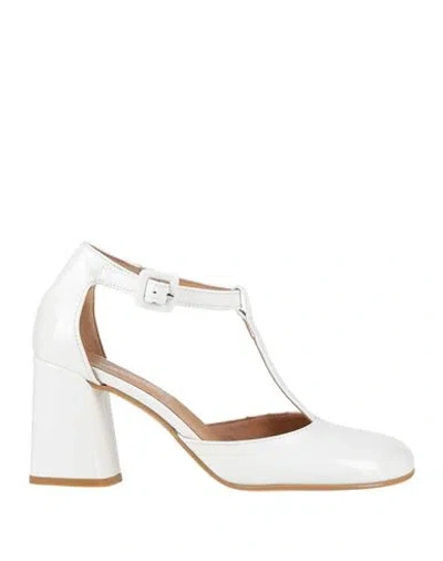 Barracuda's Collection Woman Pumps White Size 8 Leather In Animal Print