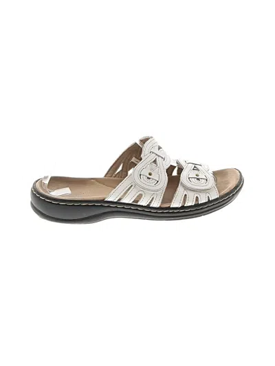 Pre-owned Clarks Sandals In White
