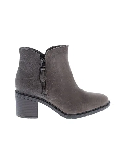 Pre-owned Clarks Ankle Boots In Brown