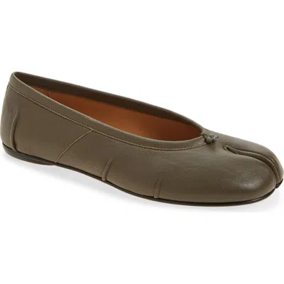 Maison Margiela Tabi Ballet Flats In Brown