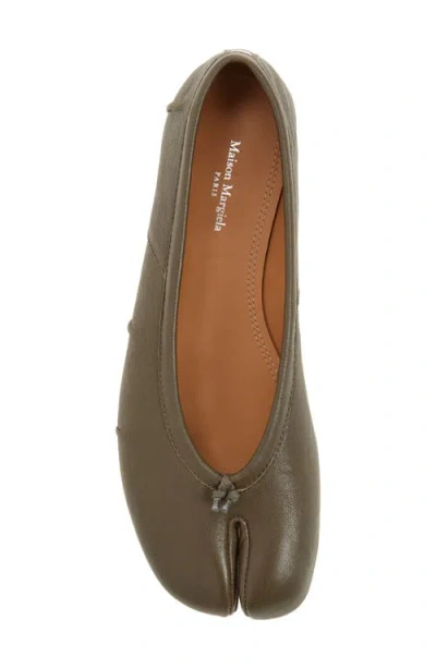 Maison Margiela Tabi Ballet Flats In Brown