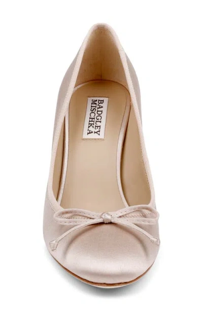 Badgley Mischka Omaria Pump In Pink