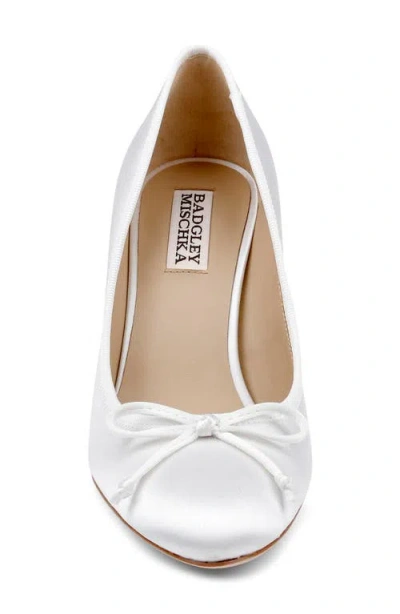 Badgley Mischka Omaria Pump In White