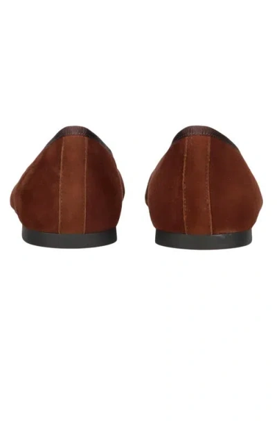 Pretty Ballerinas Round Toe Ballet Flat In Brown