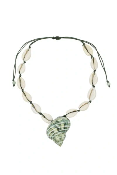 Velvet Luna Cowrie Shell Choker With Seashell Pendant In Green
