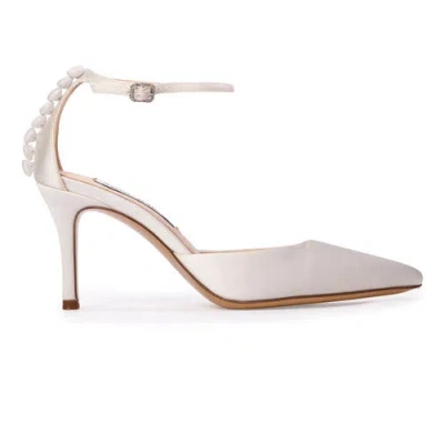 Anne Barge Grace Pump In White