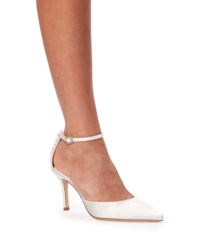 Anne Barge Grace Pump In White