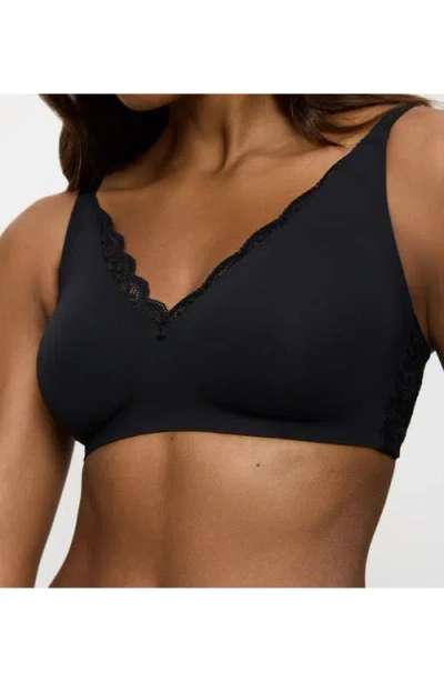 Triumph Amourette Wireless Minimizer In Black