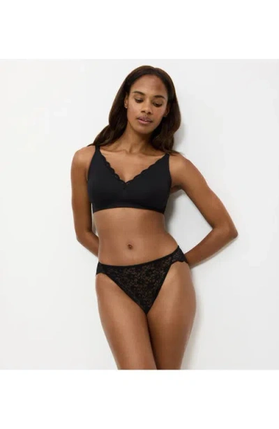 Triumph Amourette Wireless Minimizer In Black