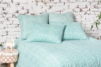 Carol & Frank Gwen Quilt In Blue