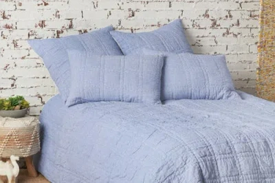 Carol & Frank Hugh Quilt In Purple