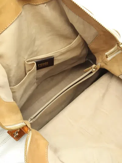 Pre-owned Fendi 2000s Pecan Leather Shoulder Bag In White