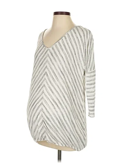 Pre-owned Liz Lange Maternity For Target 3/4 Sleeve Top Silver V Neck Tops