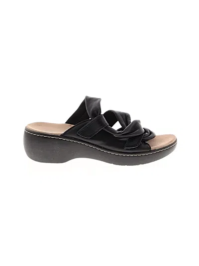 Pre-owned Clarks Sandals In Black