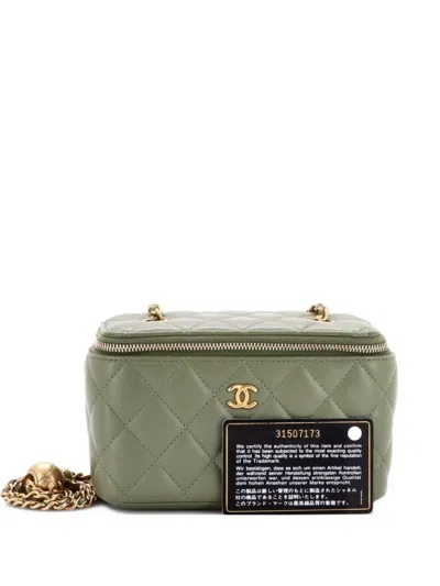 Pre-owned Chanel Pearl Crush Vanity Case With Chain Quilted Lambskin Small Clutch Bag In Green