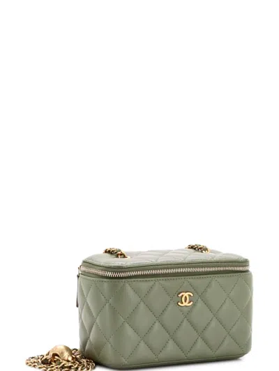 Pre-owned Chanel Pearl Crush Vanity Case With Chain Quilted Lambskin Small Clutch Bag In Green
