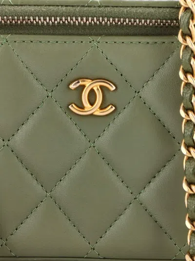 Pre-owned Chanel Pearl Crush Vanity Case With Chain Quilted Lambskin Small Clutch Bag In Green