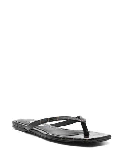 Totême Toteme Leather Thong Sandals In Black