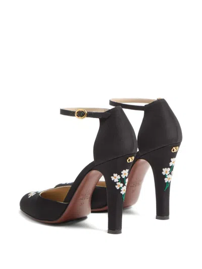 Valentino Garavani Pumps Floral Embroidery Gold-tone Hardware In Black