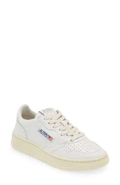 Autry Medalist Low Sneaker In White