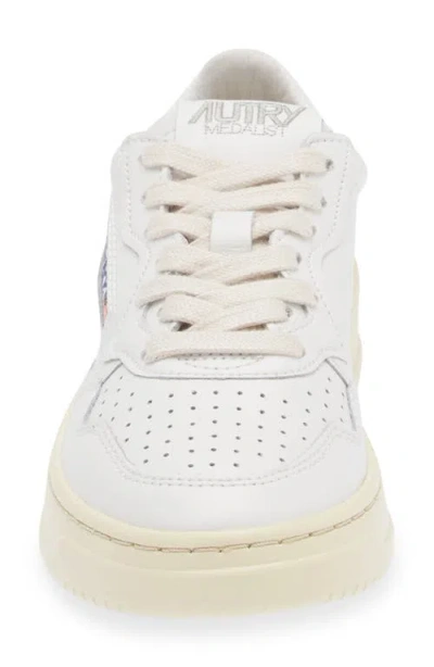 Autry Medalist Low Sneaker In White