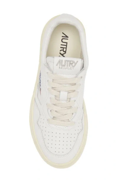 Autry Medalist Low Sneaker In White