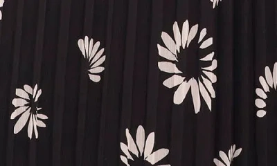 Halogen ® Daisy Print Sleeveless Pleated Maxi Dress In Black