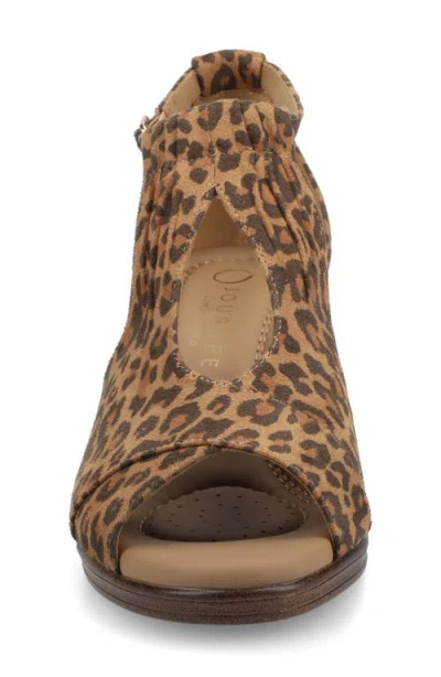 Journee Collection Journee Kedzie Wedge Sandal In Brown