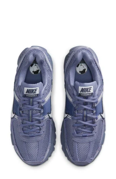 Nike Zoom Vomero 5 Sneaker In Purple
