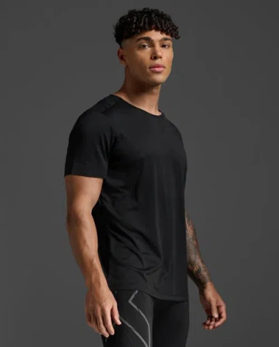2xu Light Speed Tech Tee In Black