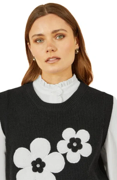 Yumi Knitted Floral Sleeveless Sweater Vest In Black