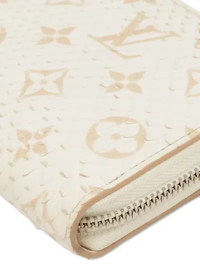 Pre-owned Louis Vuitton Zippy Wallet In White