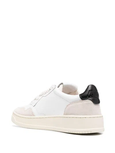 Autry Sneakers 'medalist Low' In Pelle Bianca Con Tallone Nero  In Neutral