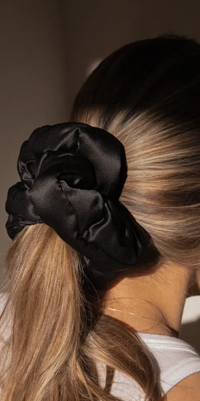 Drowsy Pillow Scrunchie Black Jade In Black