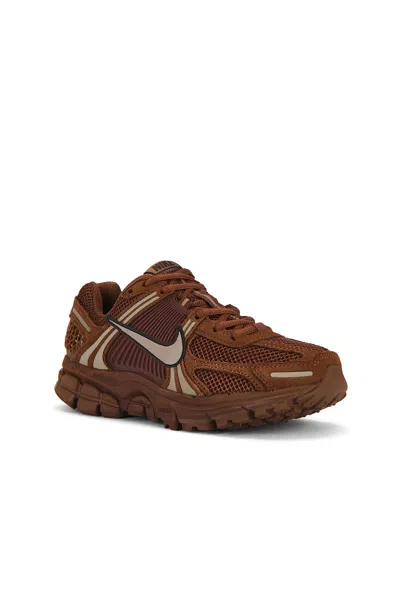 Nike Zoom Vomero 5 Sneaker In Brown