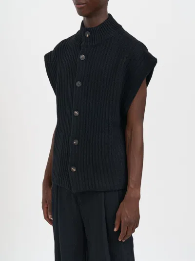 Devoa Cashmere Vest With Buttons In Black