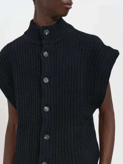 Devoa Cashmere Vest With Buttons In Black