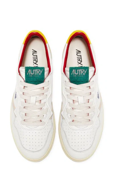 Autry Medalist Low Top Sneaker In White