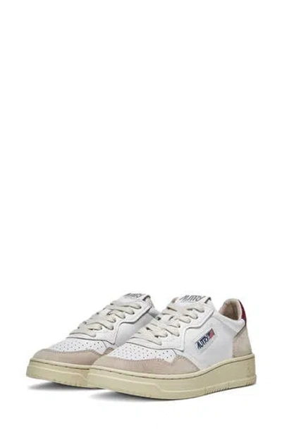 Autry Medalist Low Top Sneaker In White