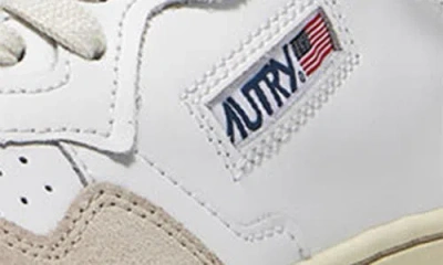 Autry Medalist Low Top Sneaker In White