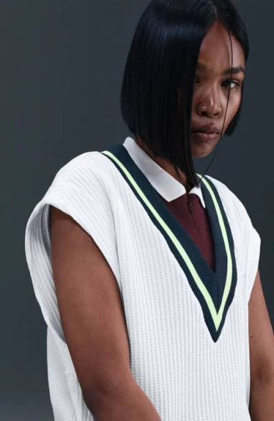 Nike Oversize Waffle Vest In White